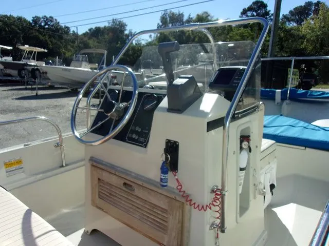 Slide: The Image of Boston Whaler 17 Montauk 1991 - 6