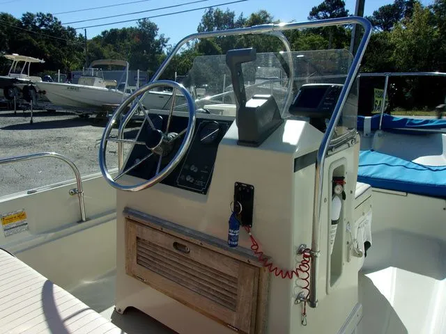 Slide: The Image of Boston Whaler 17 Montauk 1991 - 7