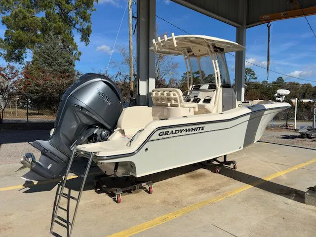 Slide: The Image of Grady-White Fisherman 216 2022 - 4