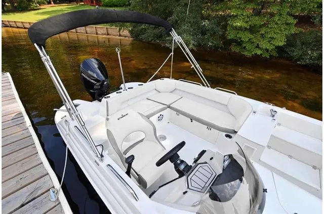 Slide: The Image of Stingray 212 SC 2023 - 5