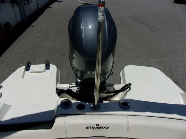 Slide: The Image of Stingray 182 SC 2024 - 10