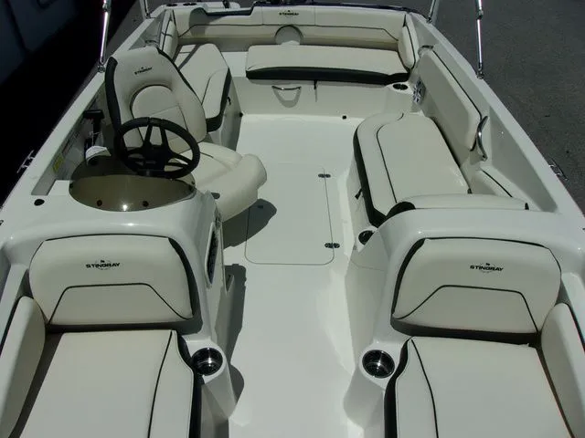 Slide: The Image of Stingray 182 SC 2024 - 3