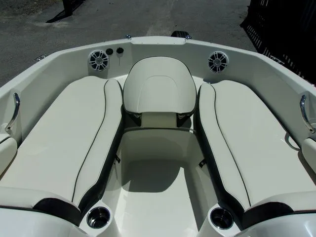 Slide: The Image of Stingray 182 SC 2024 - 4