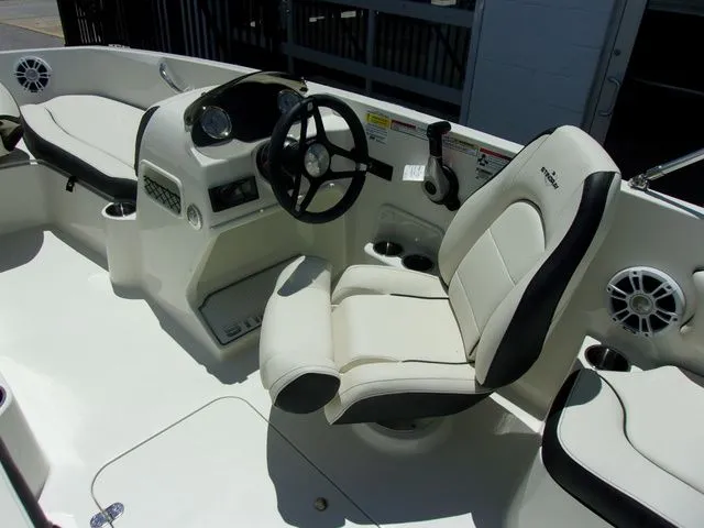 Slide: The Image of Stingray 182 SC 2024 - 6