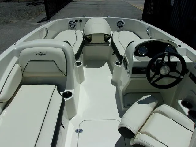 Slide: The Image of Stingray 182 SC 2024 - 9