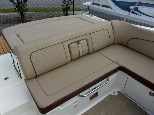 Slide: The Image of Sea Ray SDX 240 2017 - 11