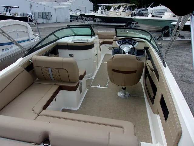 Slide: The Image of Sea Ray SDX 240 2017 - 12