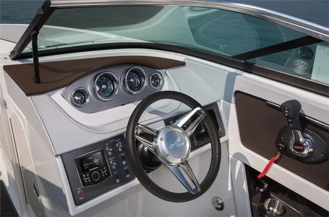 Slide: The Image of Sea Ray SDX 240 2017 - 23