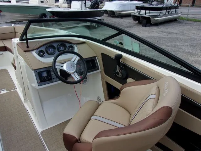 Slide: The Image of Sea Ray SDX 240 2017 - 7