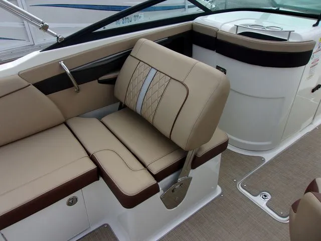 Slide: The Image of Sea Ray SDX 240 2017 - 8