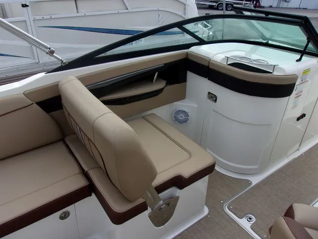 Slide: The Image of Sea Ray SDX 240 2017 - 9