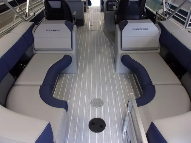 Slide: The Image of Berkshire STS Series 25RFX STS 2023 - 18