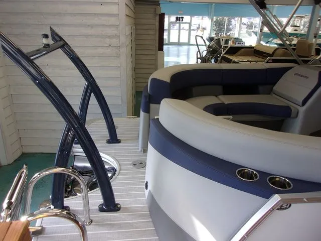 Slide: The Image of Berkshire STS Series 25RFX STS 2023 - 19