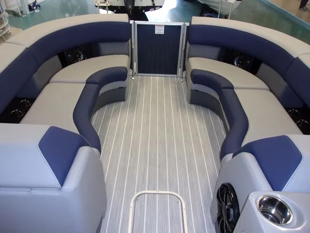 Slide: The Image of Berkshire STS Series 25RFX STS 2023 - 5