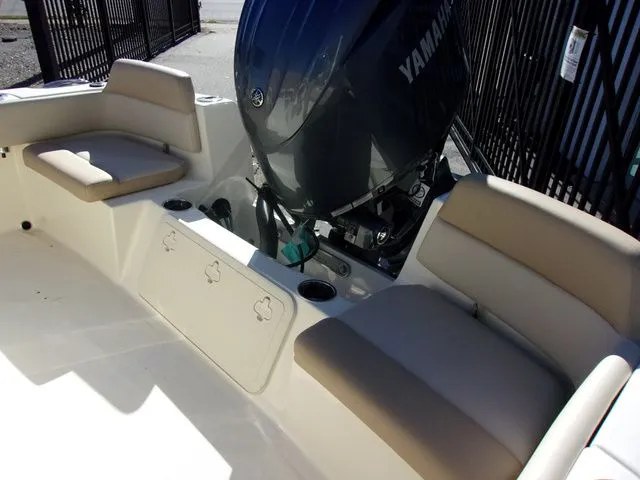 Slide: The Image of Scout 195 Sportfish 2024 - 7