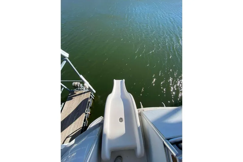 Slide: The Image of Luxurious Summerset 21' x 106' houseboat kitchen area with bar seating, 2007 model. - 151