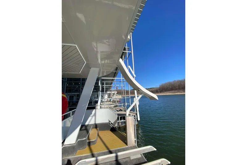 Slide: The Image of Staircase on 2007 Summerset 21' x 106' houseboat with metal railings. - 163
