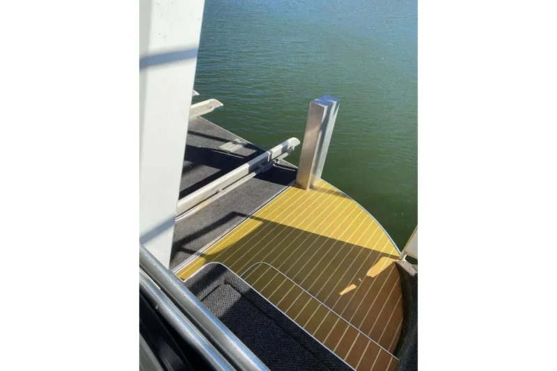 Slide: The Image of Boarding area of a 2007 Summerset 21' x 106' houseboat by the water. - 170
