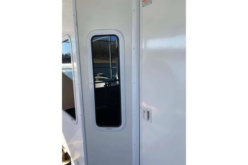 Slide: The Image of Engine compartment of a 2007 Summerset 21' x 106' houseboat with MerCruiser 5.0 MPI engine. - 175