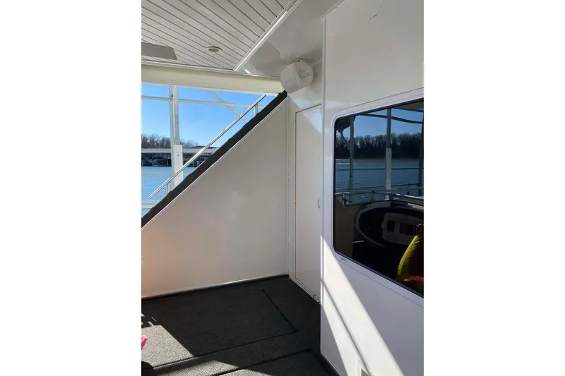 Slide: The Image of Summerset 21' x 106' 2007 houseboat deck with water view and dock equipment. - 176