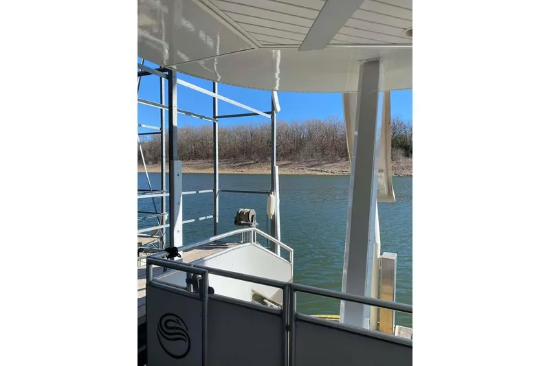 Slide: The Image of Carpeted deck of a 2007 Summerset 21' x 106' boat, featuring hatch covers. - 186