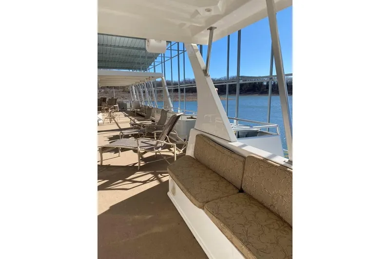 Slide: The Image of Helm of 2007 Summerset 21' x 106' boat with steering wheel and controls. - 19