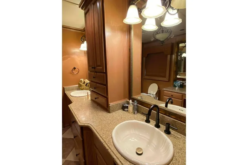 Slide: The Image of Luxurious bathroom in 2007 Summerset model, featuring glass shower and modern amenities. - 209