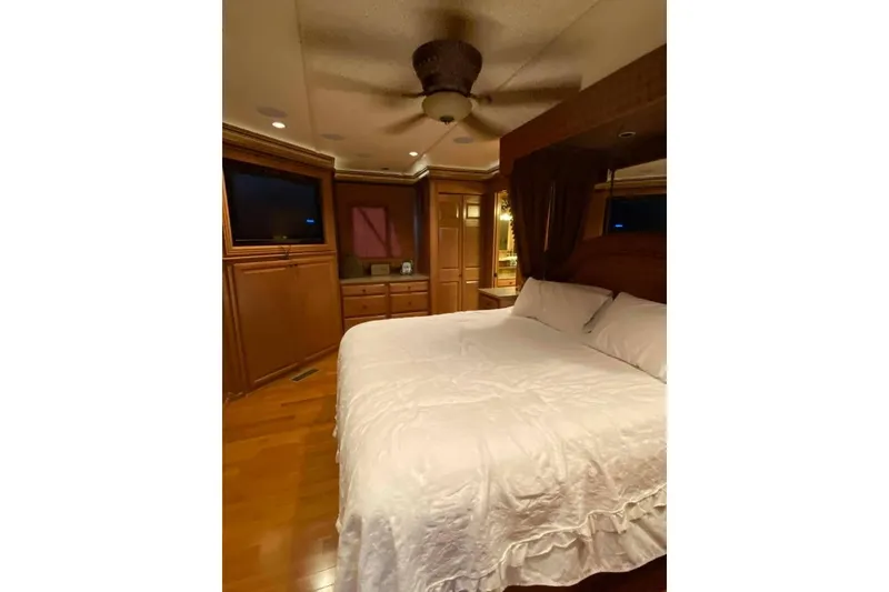 Slide: The Image of LG TV displaying "No Signal" message, mounted on wooden cabinet in Summerset 21' x 106' 2007 model. - 218