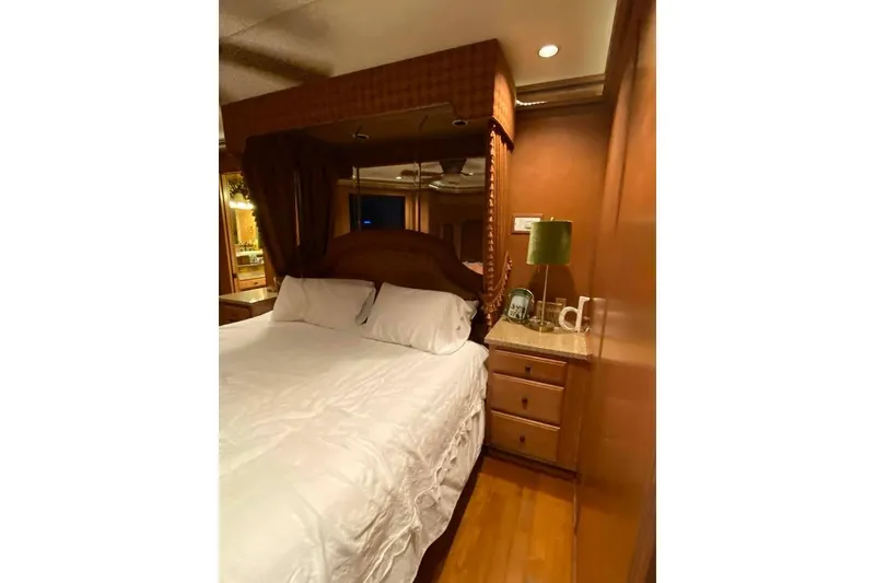 Slide: The Image of Cozy seating area with cushions on Summerset 21' x 106' houseboat, 2007 model. - 220