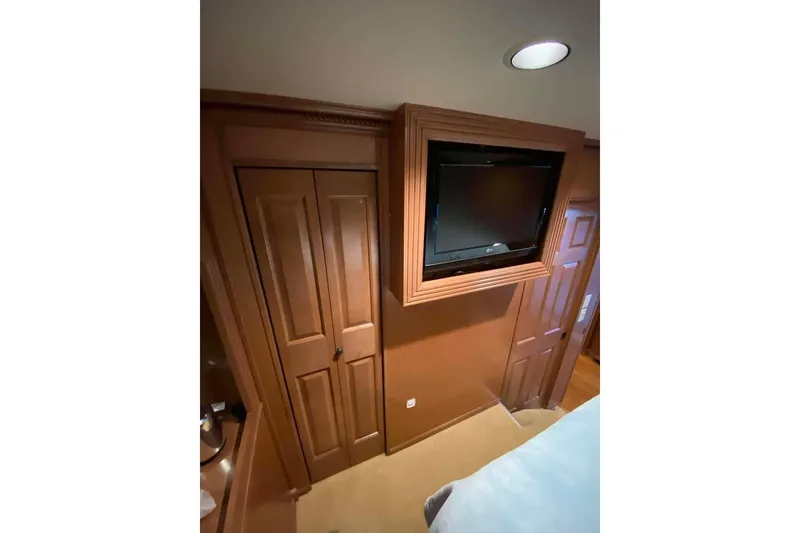 Slide: The Image of Luxurious bathroom vanity in 2007 Summerset model, featuring granite countertop and elegant fixtures. - 257