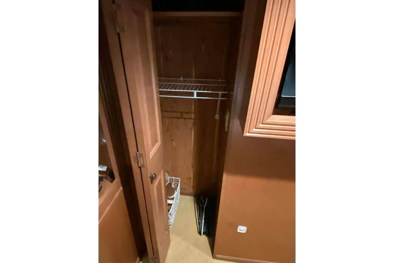 Slide: The Image of Luxurious bathroom in 2007 Summerset model, featuring elegant lighting and granite countertop. - 258