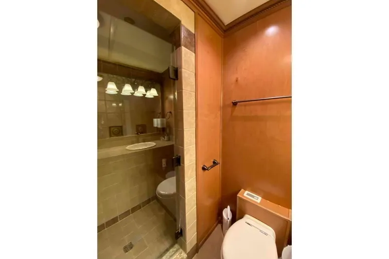 Slide: The Image of Wooden closet with wire shelves and folded blankets, inside a 2007 Summerset model. - 265