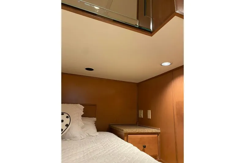 Slide: The Image of Luxurious Summerset 21' x 106' 2007 houseboat interior with leather sofa and elegant decor. - 27