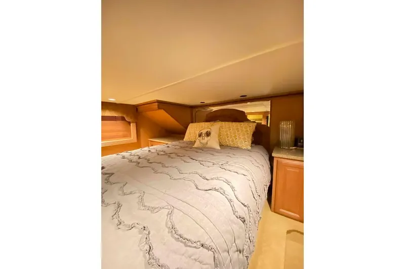 Slide: The Image of Luxurious interior of 2007 Summerset houseboat with TV and bathroom view. - 287