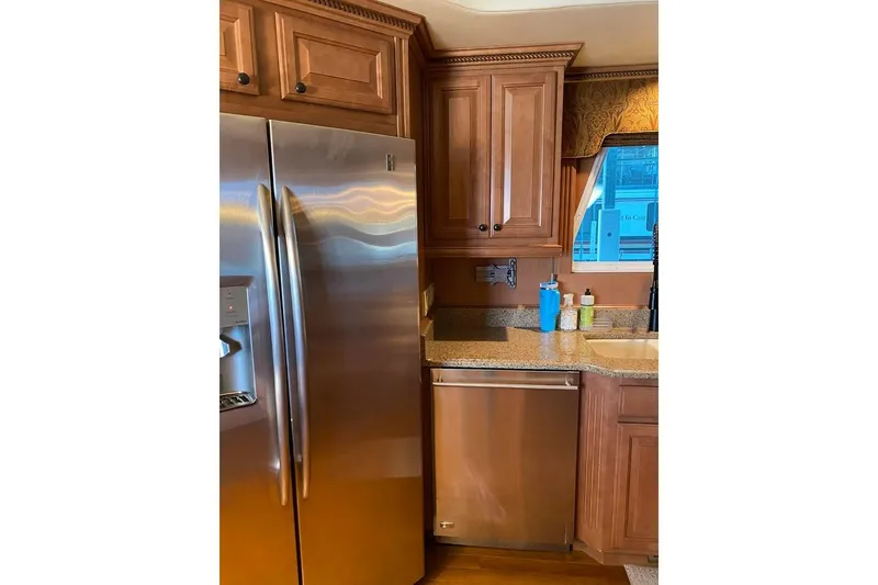 Slide: The Image of Luxurious interior of 2007 Summerset model, featuring leather seating and elegant cabinetry. - 31