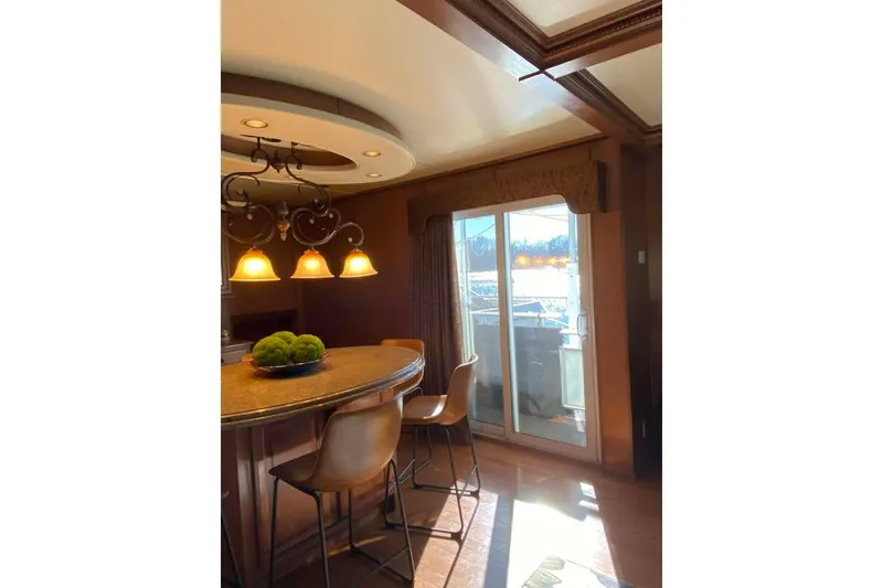 Slide: The Image of Luxurious Summerset 2007 interior with elegant lamp and lake view. - 325