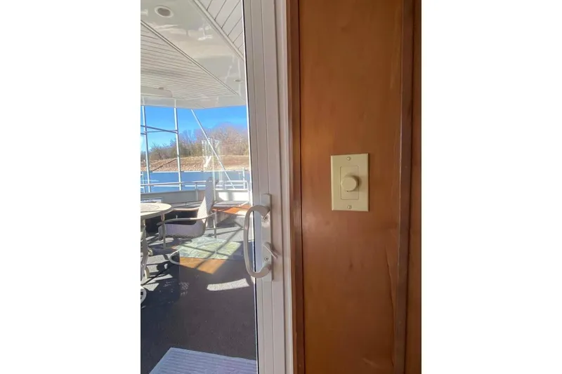 Slide: The Image of Luxurious interior of 2007 Summerset model, featuring elegant wood trim and plush seating. - 347