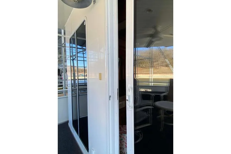 Slide: The Image of Ceiling of 2007 Summerset houseboat with fan and recessed lighting. - 355