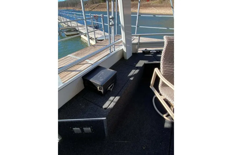 Slide: The Image of Ceiling fan on Summerset 21' x 106' houseboat, 2007 model, with recessed lighting. - 357