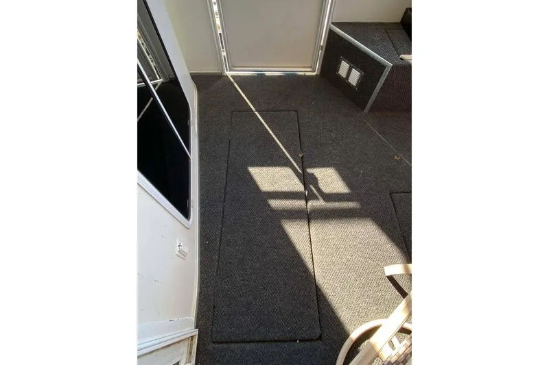 Slide: The Image of Interior view of 2007 Summerset 21' x 106' boat with carpeted flooring and railing. - 359