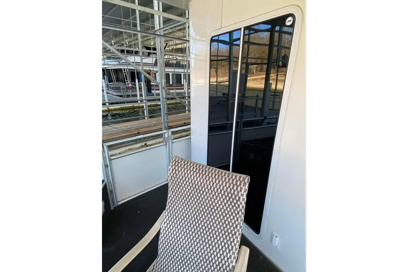 Slide: The Image of 2007 Summerset 21' x 106' boat deck with seating and railing. - 365