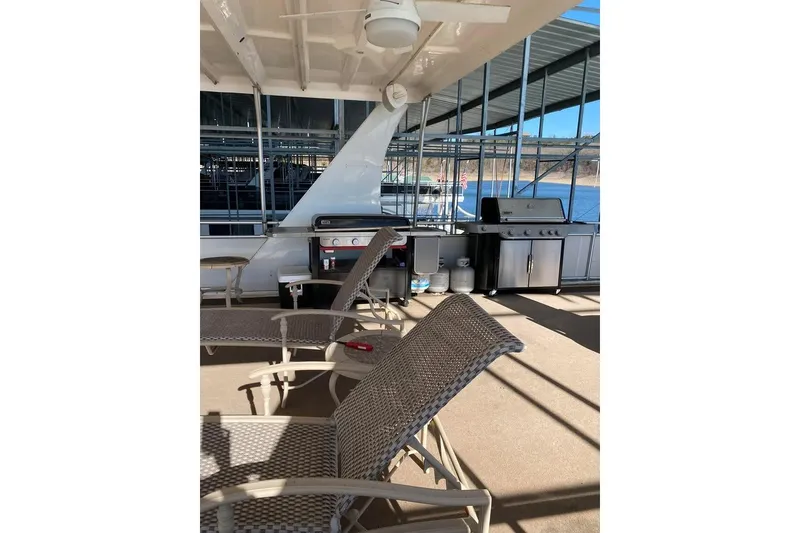 Slide: The Image of Luxurious wooden interior with cushioned seating in a 2007 Summerset 21' x 106' model. - 65