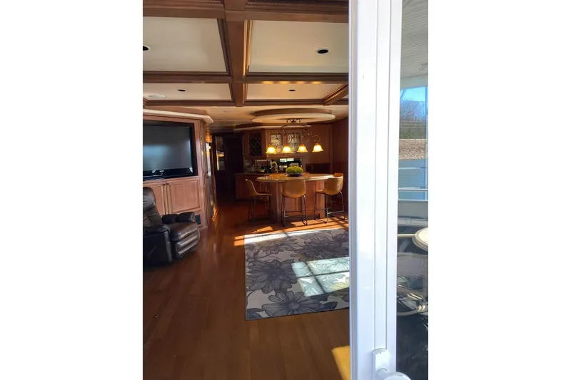 Slide: The Image of Steering wheel and controls of a 2007 Summerset 21' x 106' boat. - 76