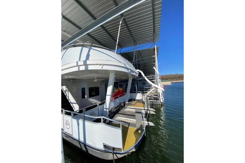 Slide: The Image of 2007 Summerset houseboat, 21' x 106', featuring spacious deck and modern design. - 84