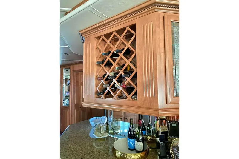 Slide: The Image of Luxurious living area in 2007 Summerset houseboat, featuring leather sofas and a floral rug. - 96