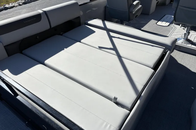 Slide: The Image of 2026 Veranda Relax VR 22 VLC boat interior with comfortable seating and modern design. - 9