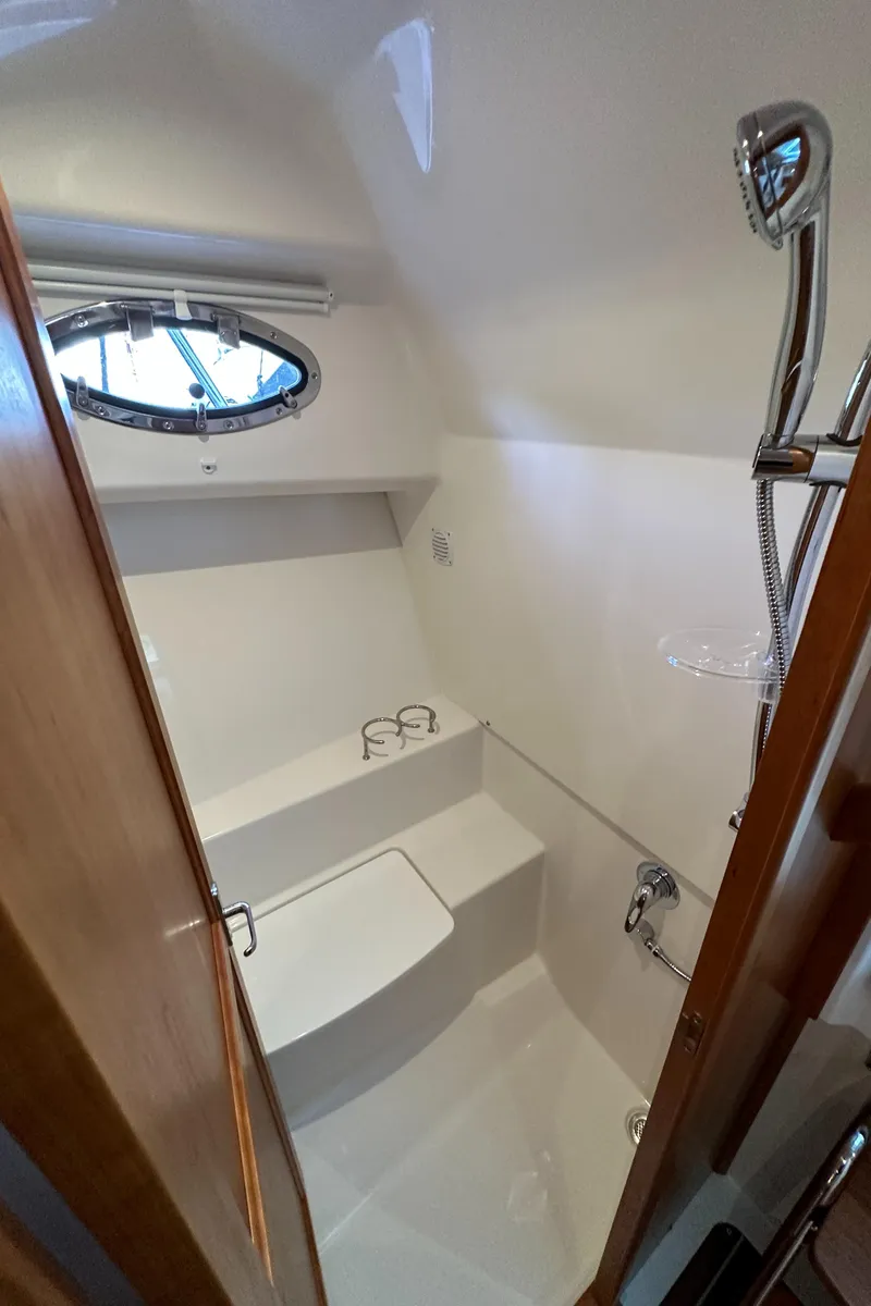 Slide: The Image of 2022 Back Cove 34O DORIE LU - 15