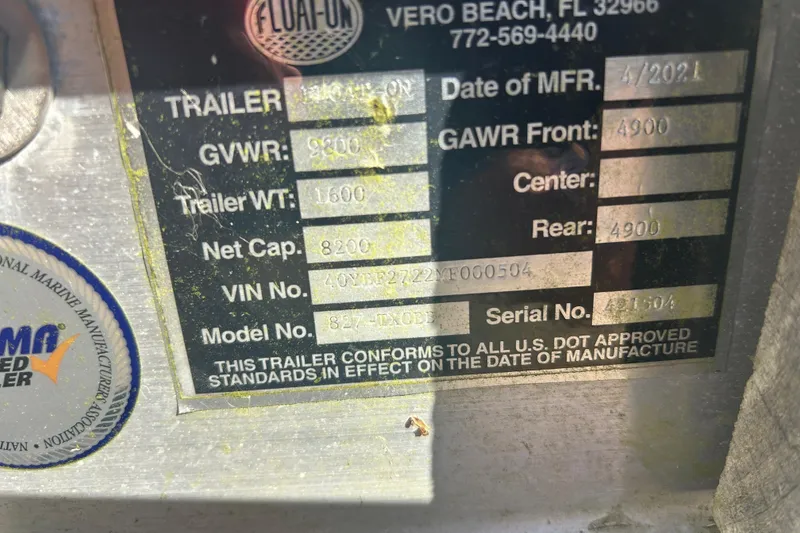 Slide: The Image of 2021 Twin Vee 260 VIVA trailer label with specifications and compliance details. - 35