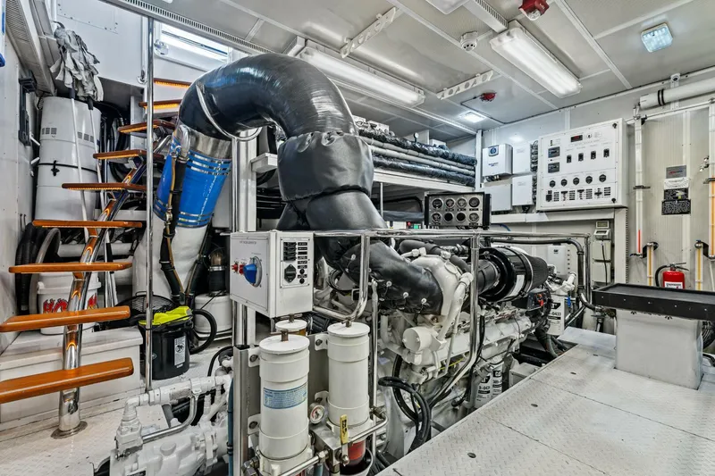 Slide: The Image of Hargrave 125 Raised Pilothouse 2013 - 91