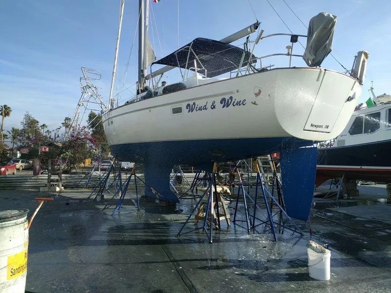 Slide: The Image of Beneteau Oceanis 42CC 2002 in dry dock, Newport. - 10